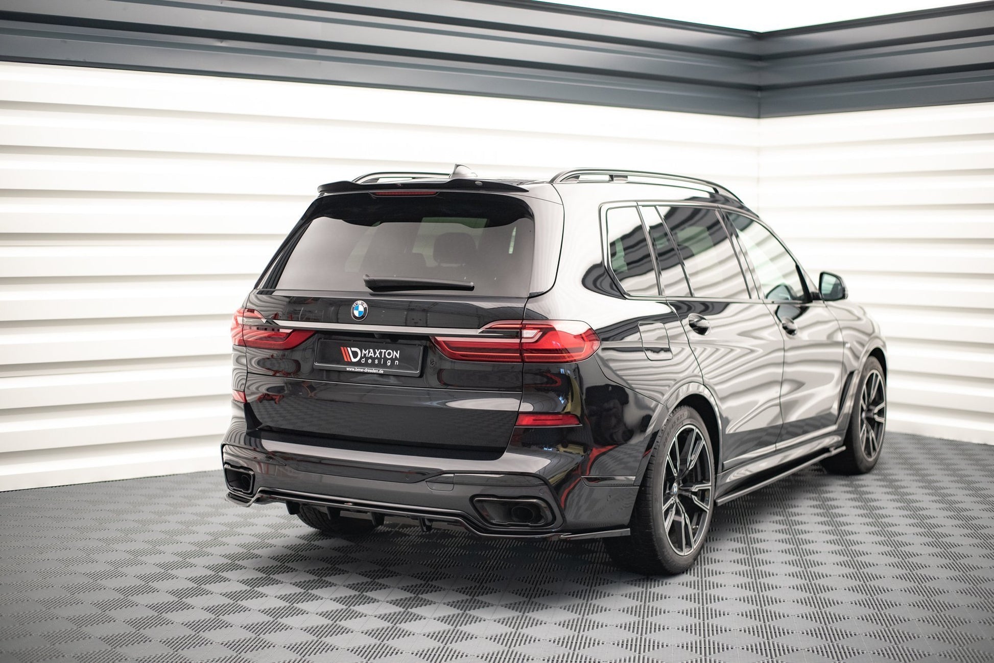 Mittlerer Diffusor Heck Ansatz DTM Look für BMW X7 M G07 Carbon Look