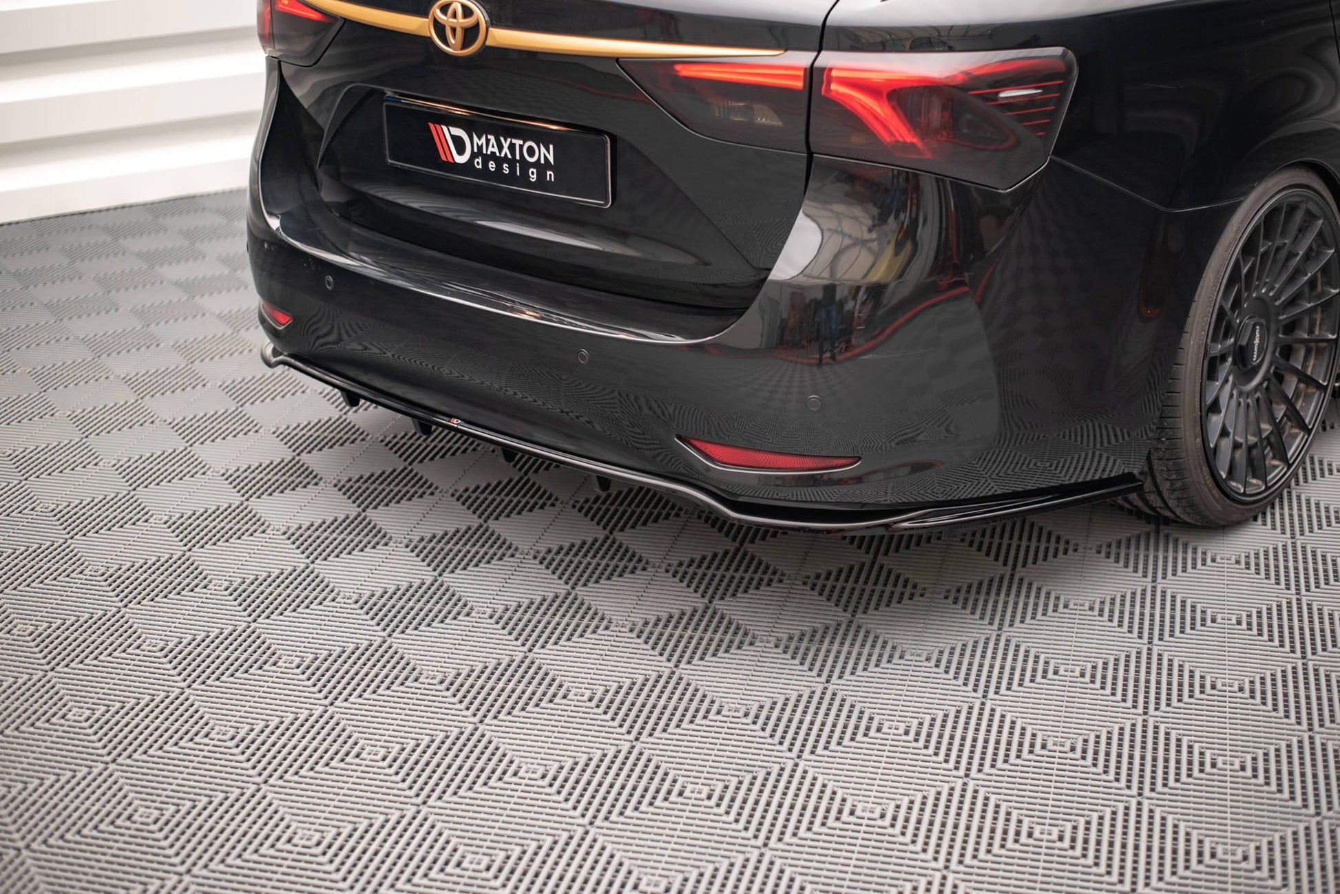 Mittlerer Diffusor Heck Ansatz DTM Look für Toyota Avensis Mk3 Facelift schwarz matt