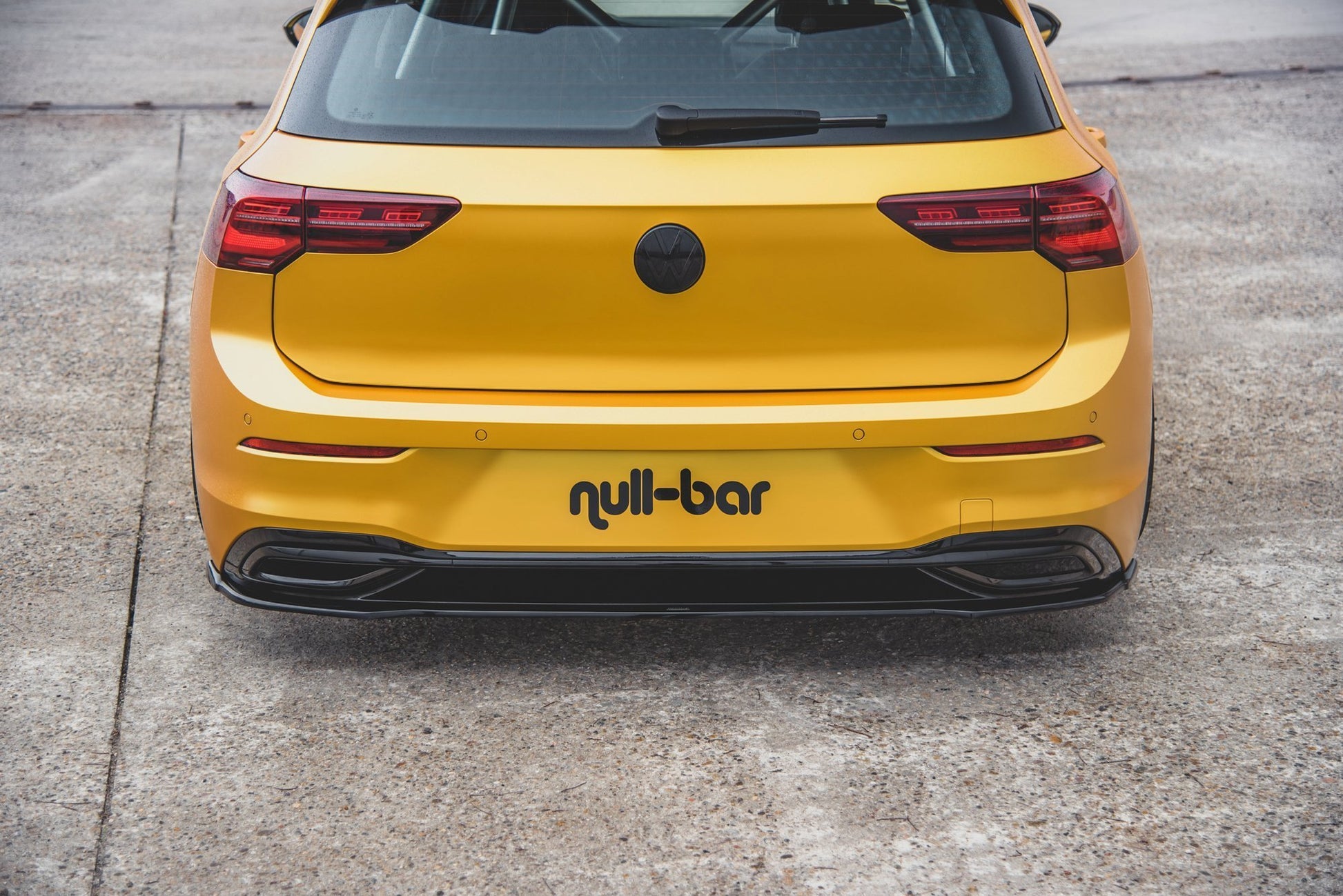 Mittlerer Diffusor Heck Ansatz für VW Golf 8 schwarz matt