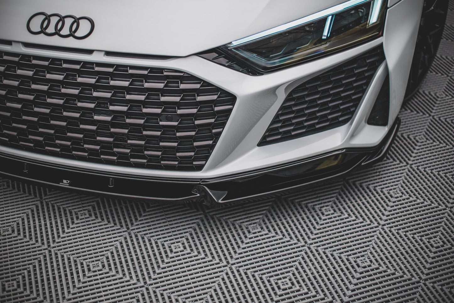 Front Ansatz V.1 für Audi R8 Mk2 Facelift schwarz Hochglanz