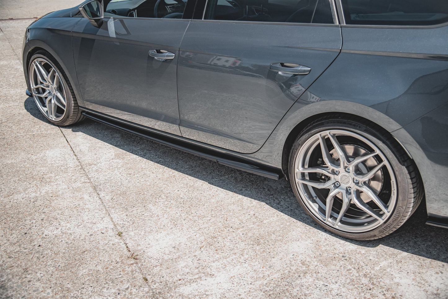 Seitenschweller Ansatz für V.5 Seat Leon Cupra / FR Mk3 FL schwarz Hochglanz