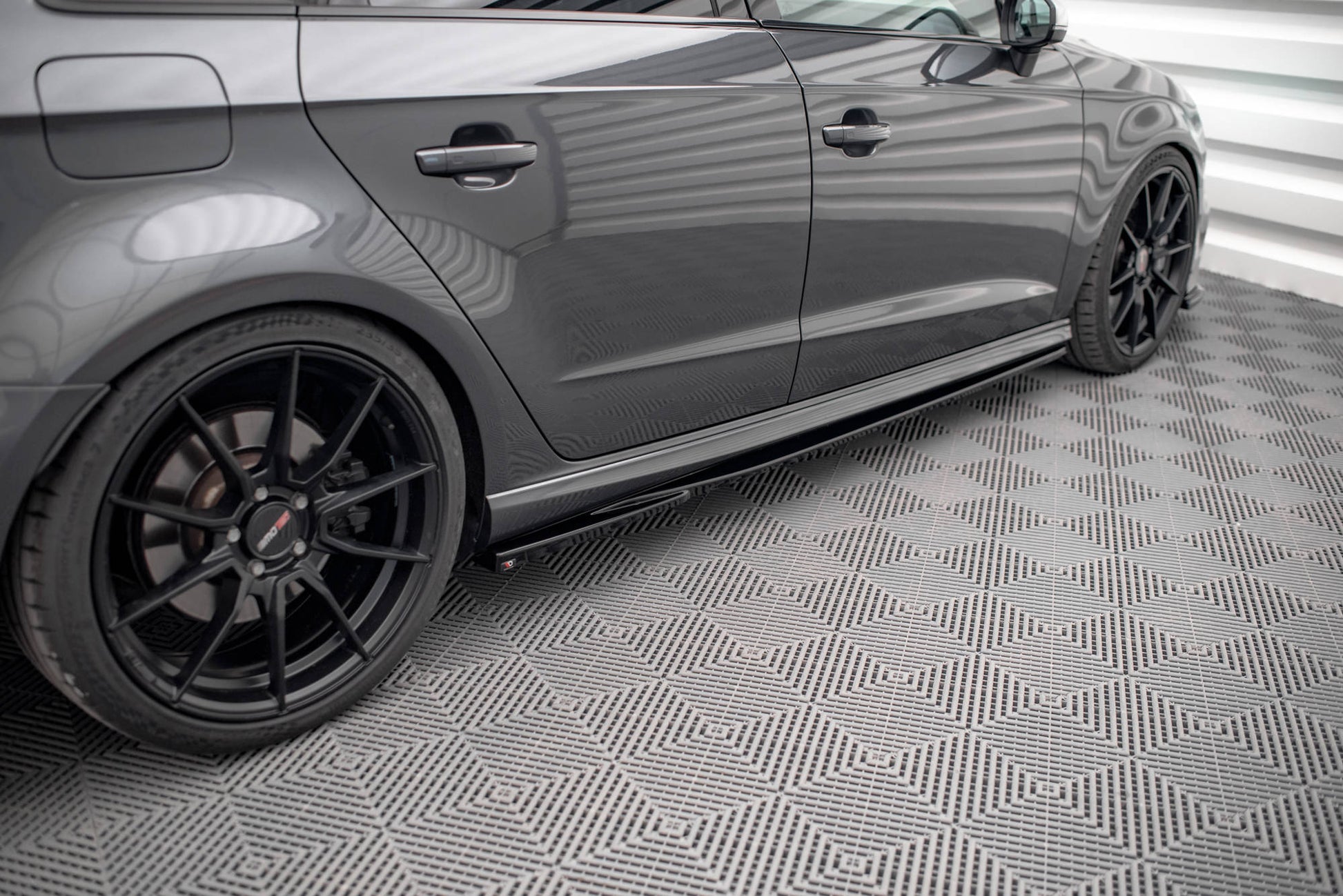 Seitenschweller Ansatz für Audi S3 Sportback 8V Facelift schwarz Hochglanz