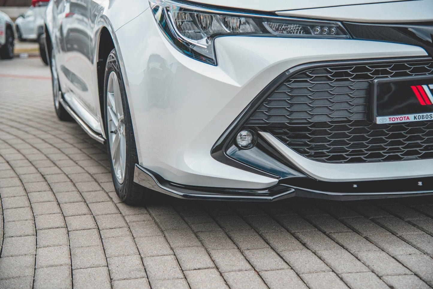 Front Ansatz V.2 für Toyota Corolla XII Touring Sports/ Hatchback Carbon Look