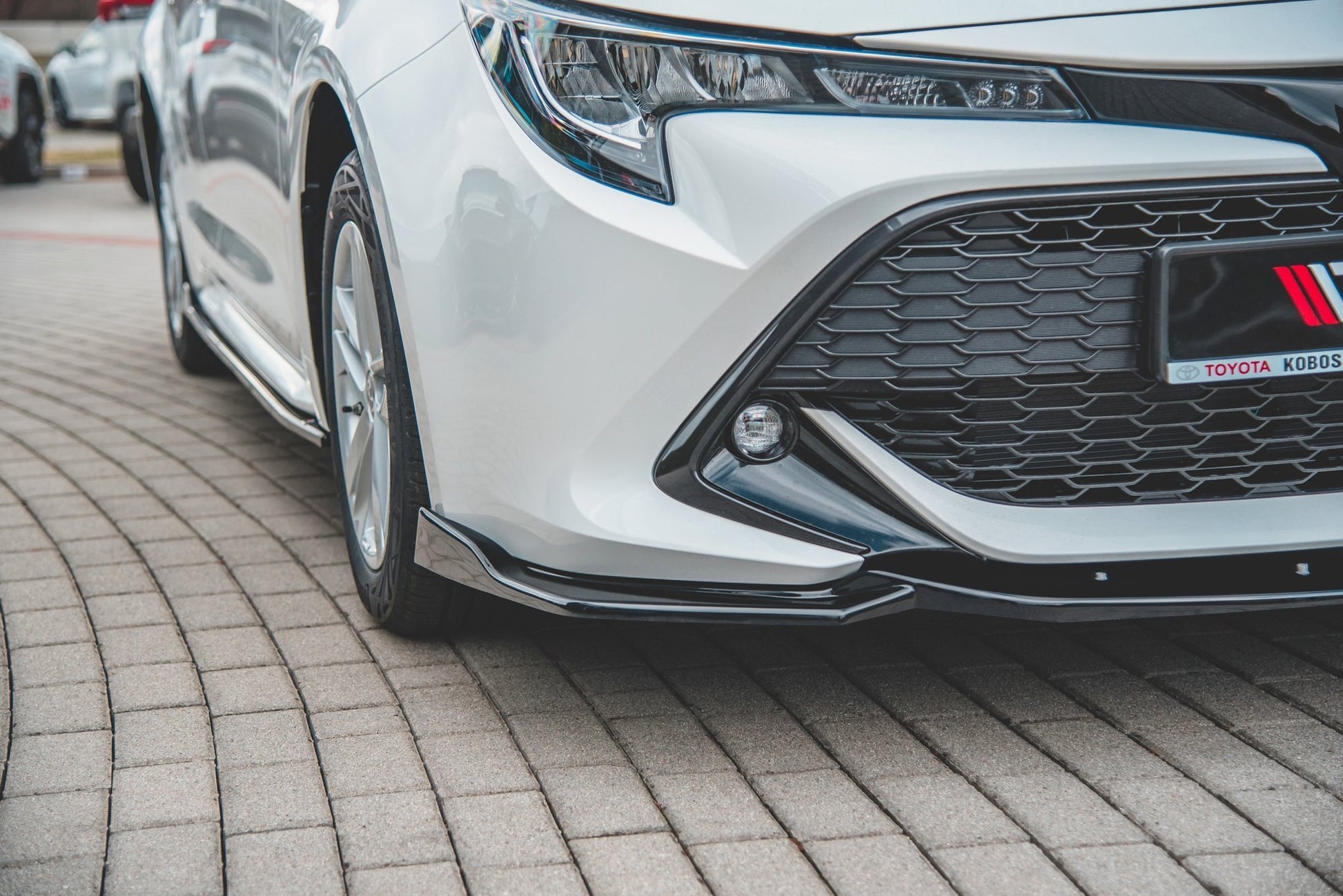 Front Ansatz V.2 für Toyota Corolla XII Touring Sports/ Hatchback Carbon Look