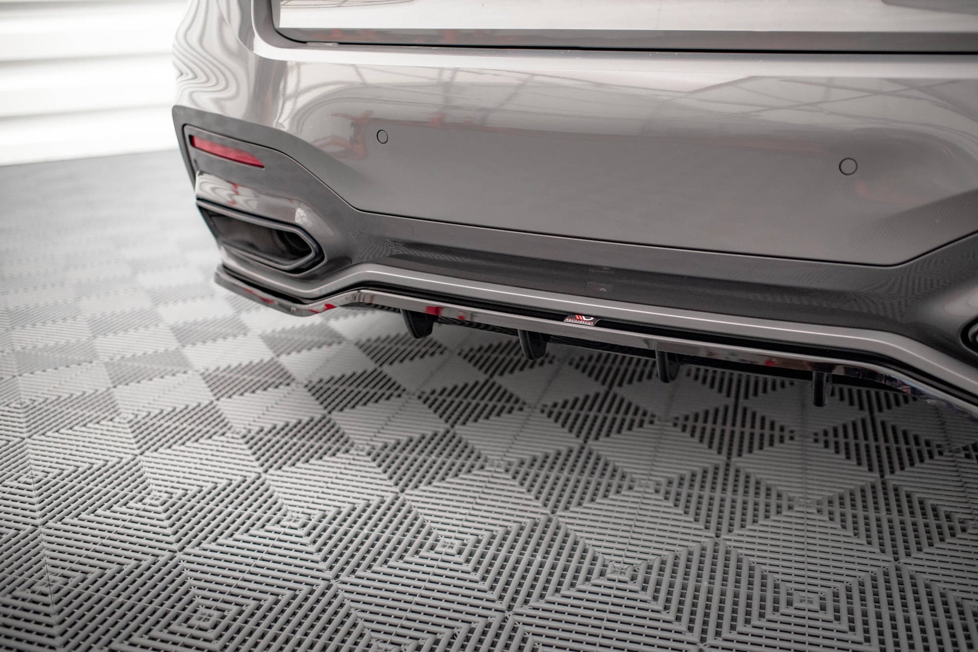 Mittlerer Diffusor Heck Ansatz DTM Look für BMW 7 M-Paket G11 Facelift schwarz Hochglanz