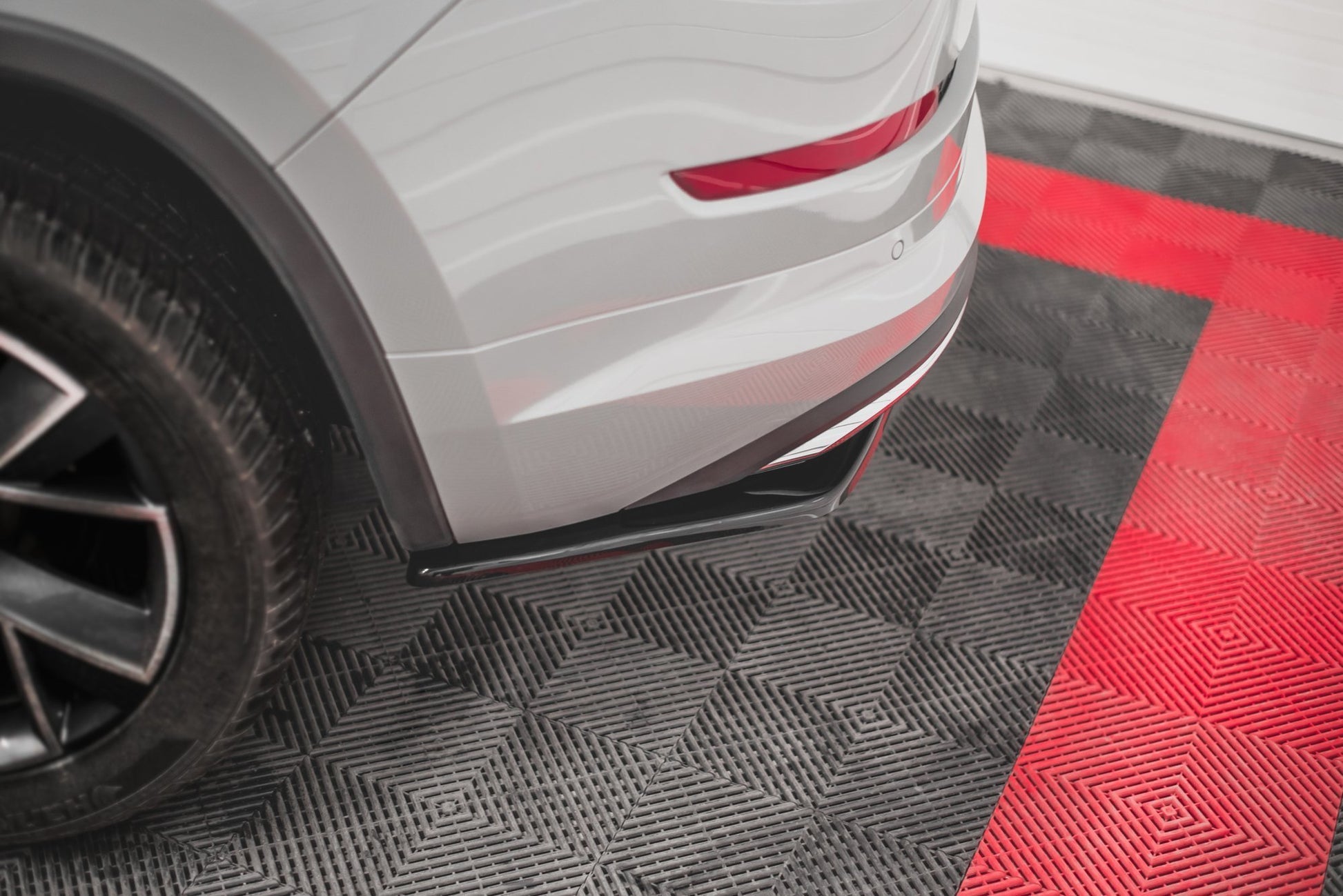 Heck Ansatz Flaps Diffusor für Skoda Kodiaq Mk1 Sportline Carbon Look