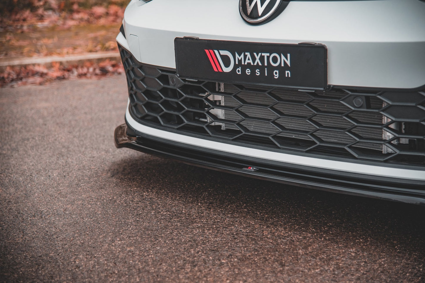Front Ansatz V.4 für Volkswagen Golf 8 GTI schwarz Hochglanz
