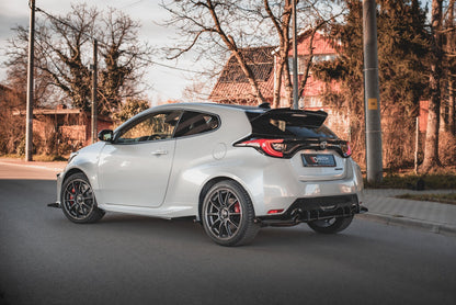 Robuste Racing Seitenschweller Ansatz für für + Flaps Toyota GR Yaris Mk4  schwarz Hochglanz