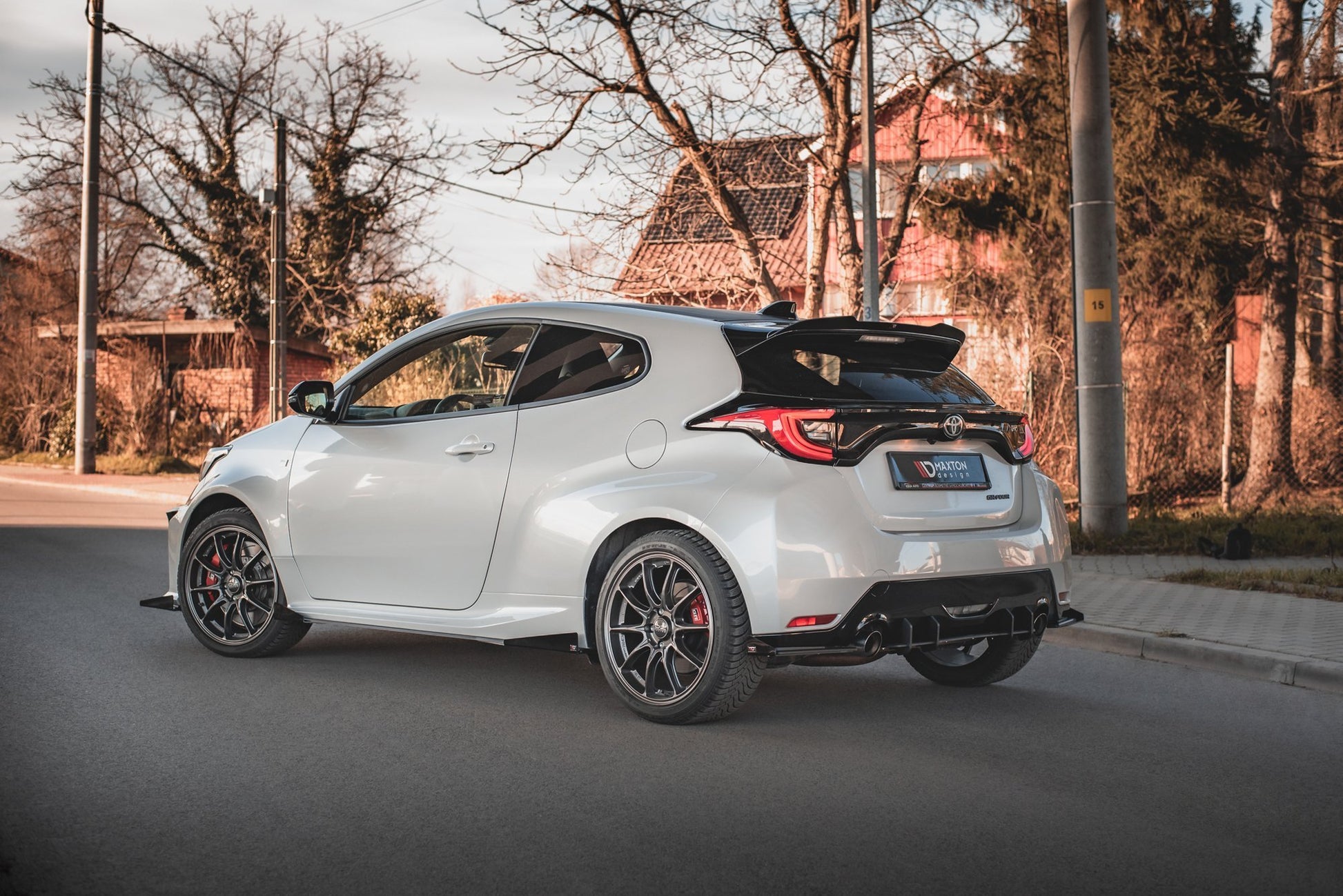 Side Flaps Toyota GR Yaris Mk4 schwarz Hochglanz