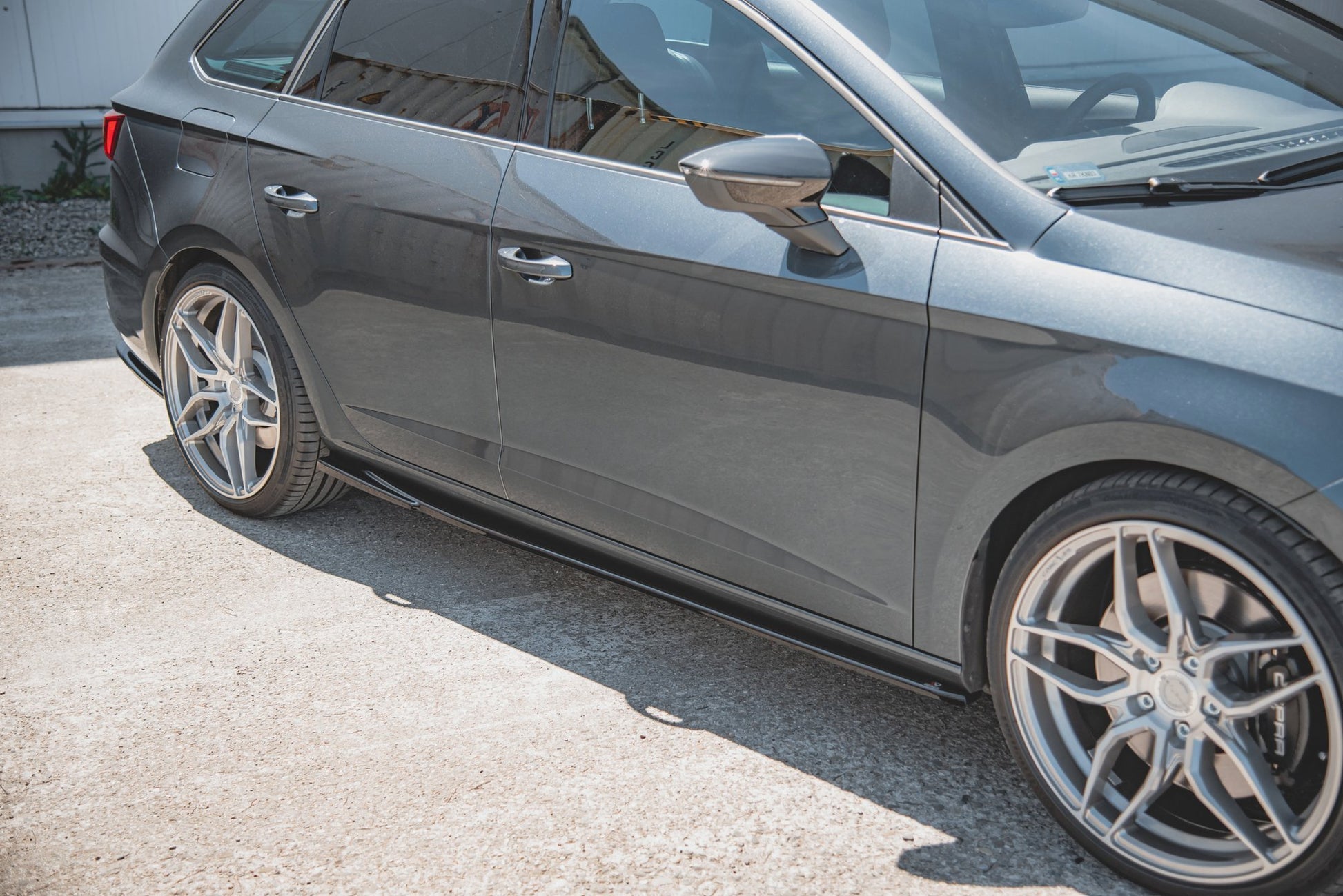 Seitenschweller Ansatz für V.5 Seat Leon Cupra / FR Mk3 FL schwarz matt