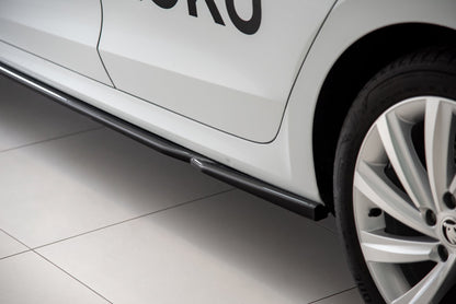 Seitenschweller Ansatz für V.2 für Skoda Octavia Mk4  Carbon Look