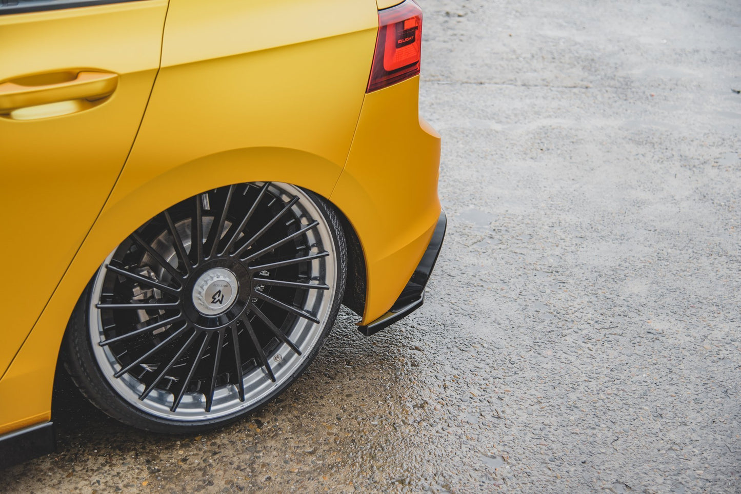 Heck Ansatz Flaps Diffusor für VW Golf 8  Carbon Look