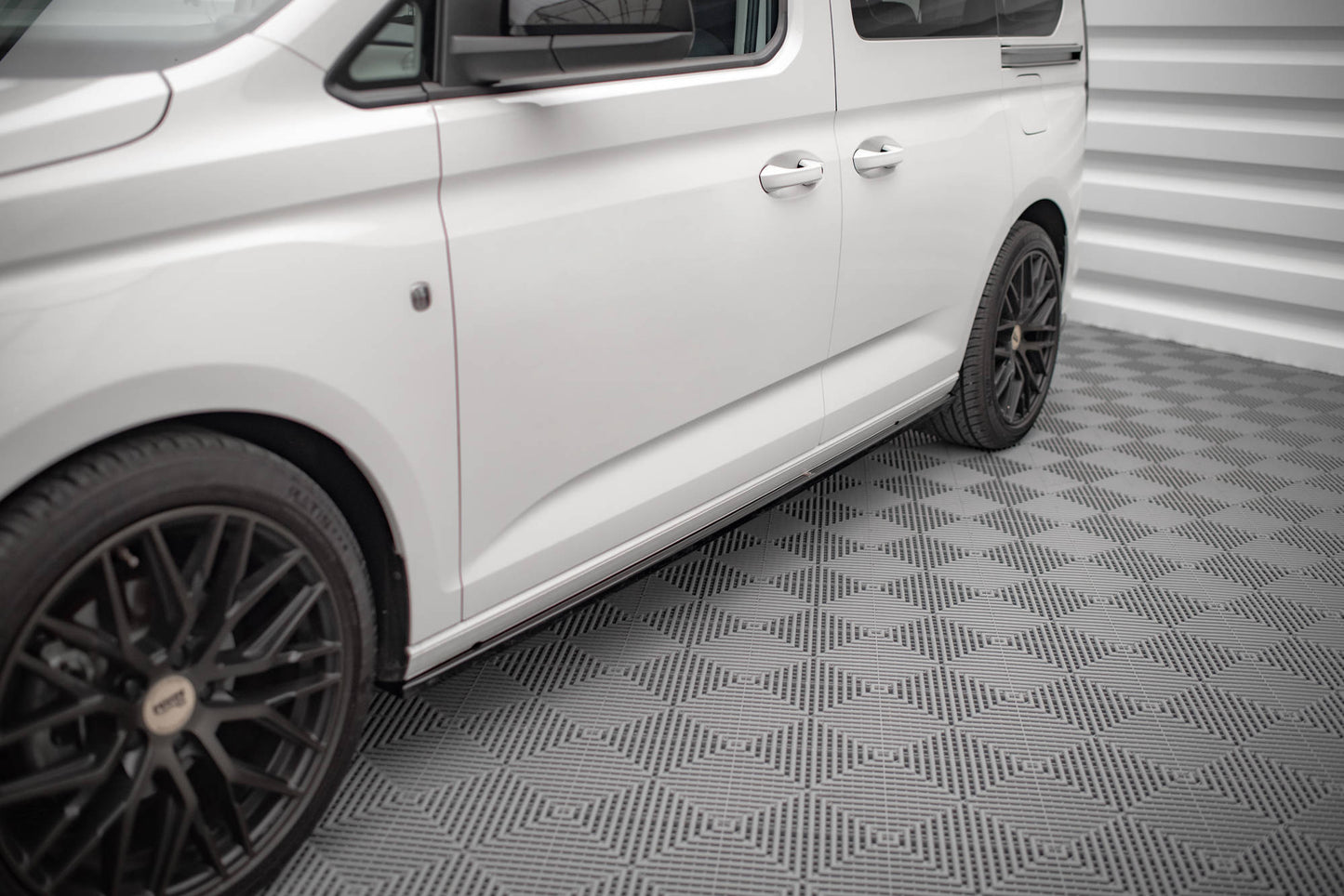Seitenschweller Ansatz für Volkswagen Caddy Mk5 schwarz matt