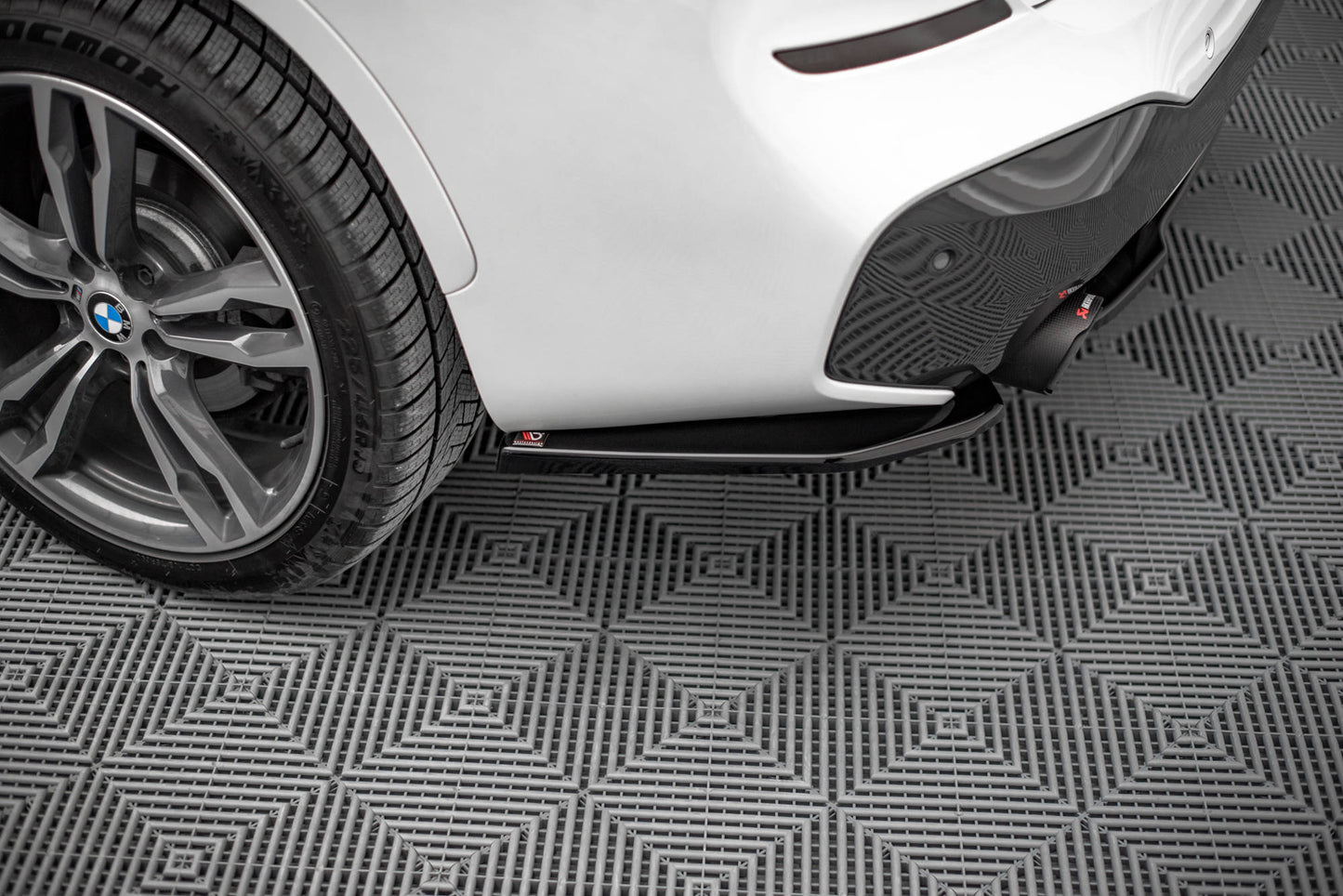 Heck Ansatz Flaps Diffusor für BMW X1 M-Paket F48 schwarz Hochglanz