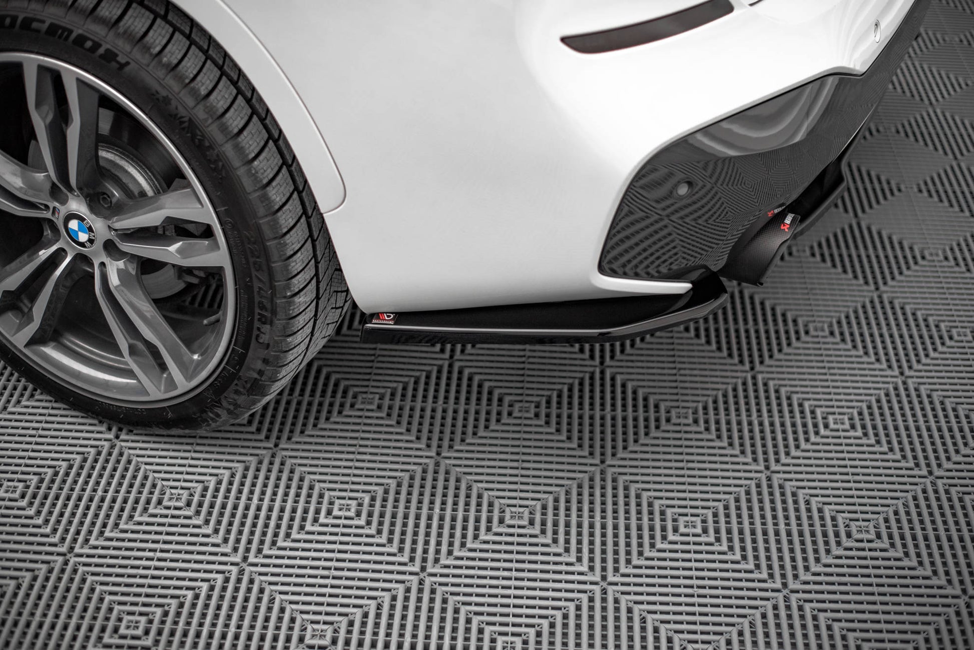 Heck Ansatz Flaps Diffusor für BMW X1 M-Paket F48 schwarz Hochglanz