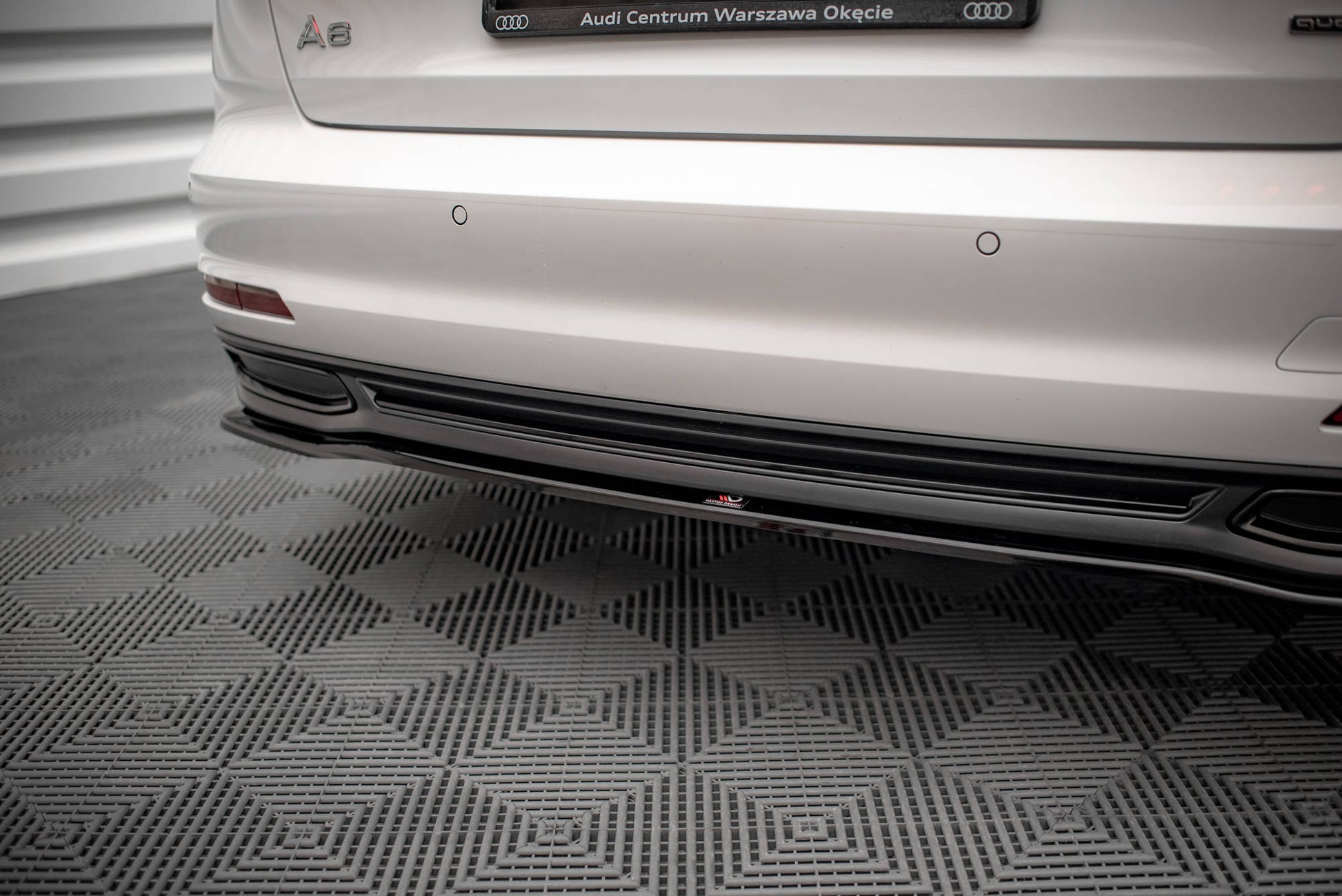 Mittlerer Diffusor Heck Ansatz für Audi A6 C8 schwarz matt