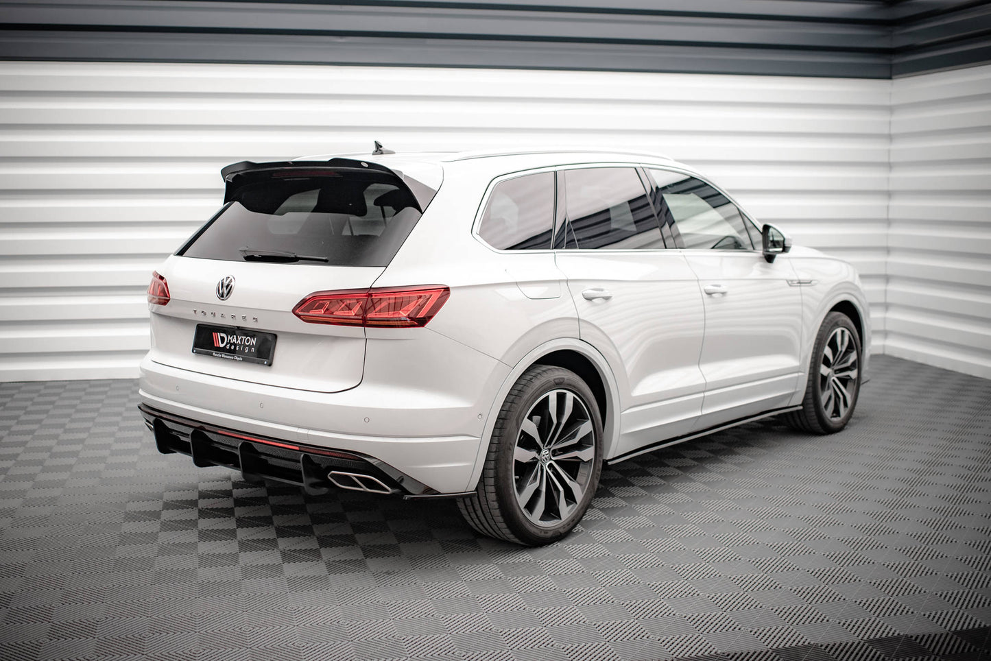 Heck Ansatz Flaps Diffusor für Volkswagen Touareg R-line Mk3 schwarz Hochglanz