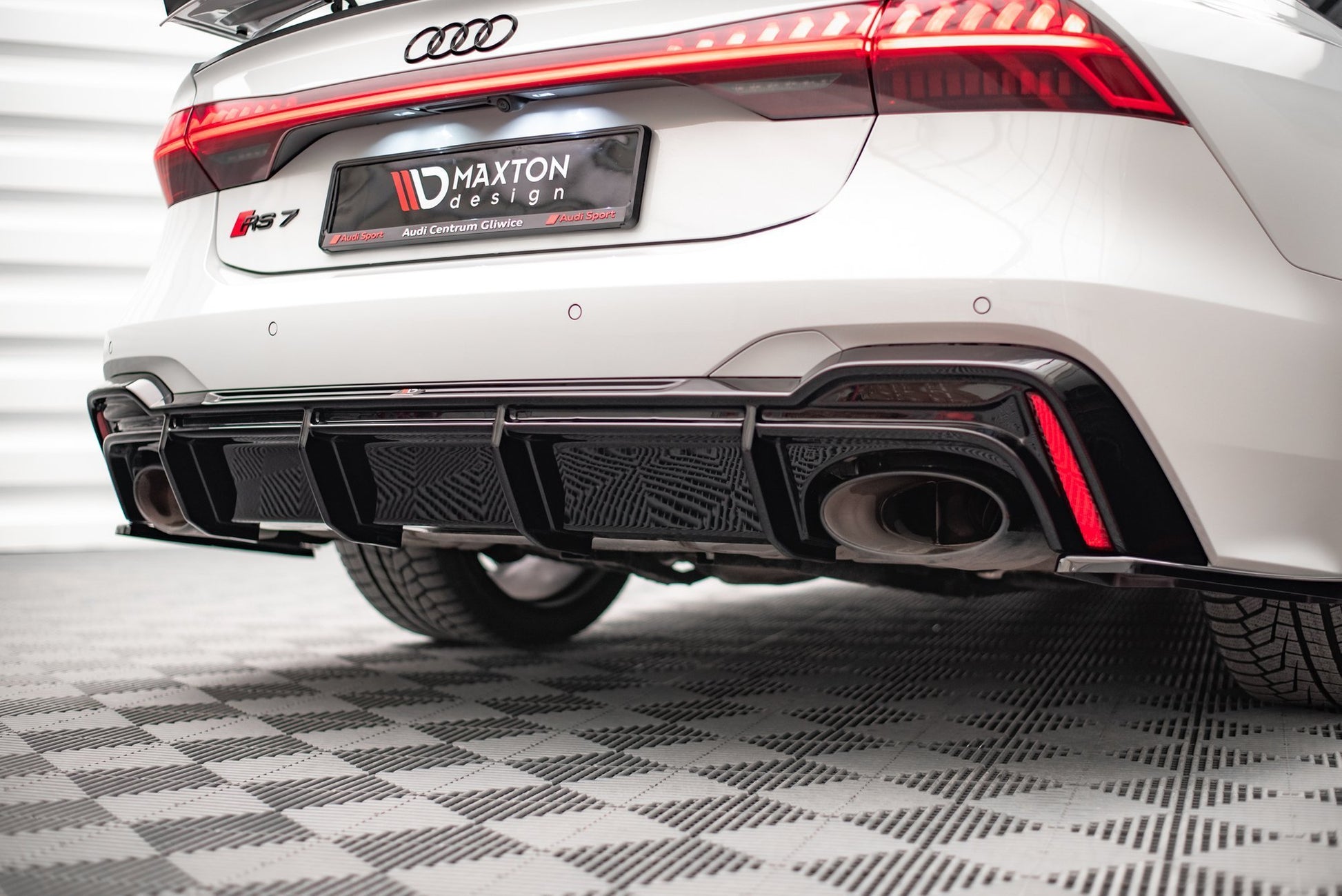 Diffusor Heck Ansatz für Audi RS6 C8 / RS7 C8 schwarz Hochglanz