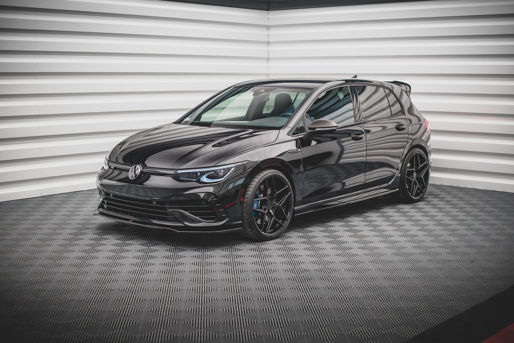 Front Ansatz V.3 für Volkswagen Golf R Mk8 schwarz matt