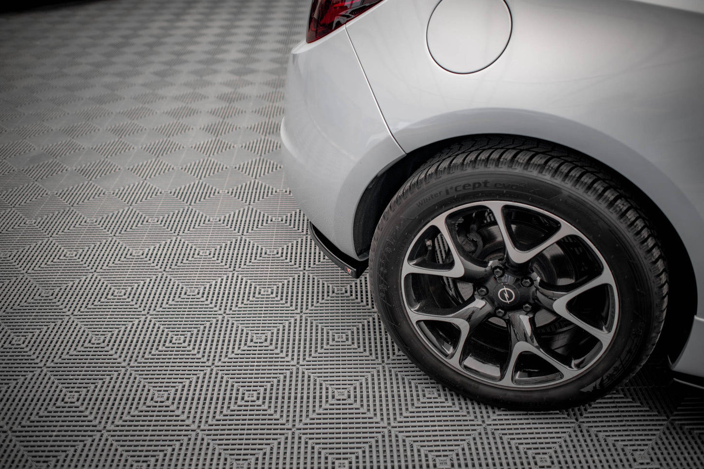 Heck Ansatz Flaps Diffusor für Opel Astra GTC OPC-Line J schwarz Hochglanz