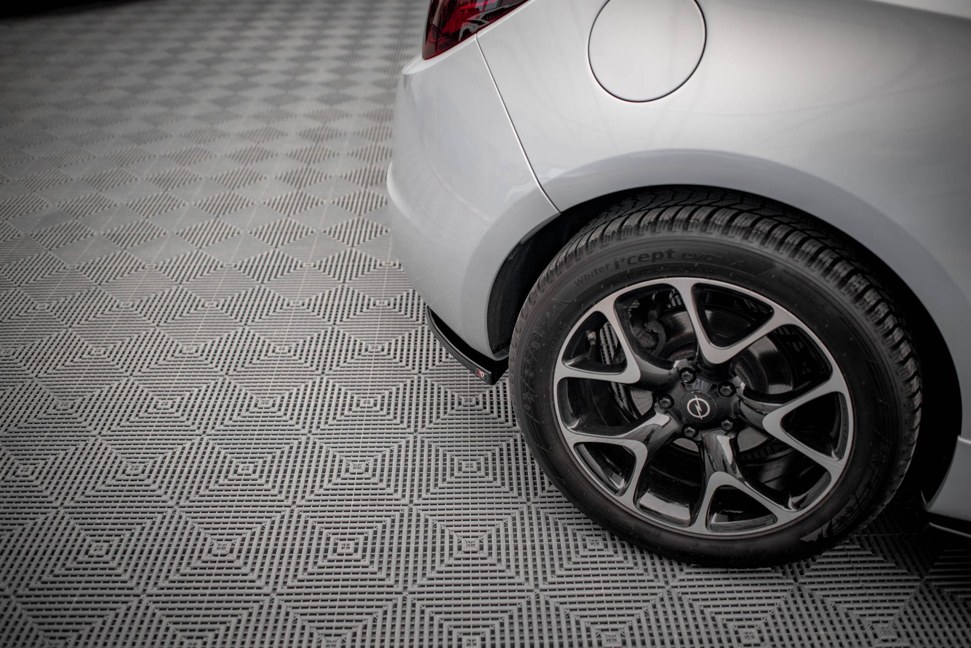 Heck Ansatz Flaps Diffusor für Opel Astra GTC OPC-Line J schwarz Hochglanz