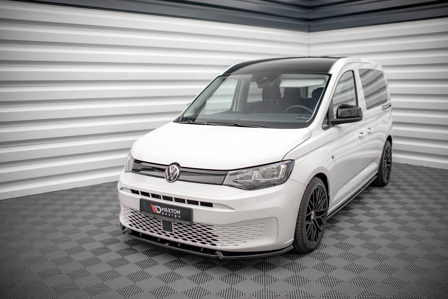 Front Ansatz V.2 für Volkswagen Caddy Mk5 schwarz Hochglanz
