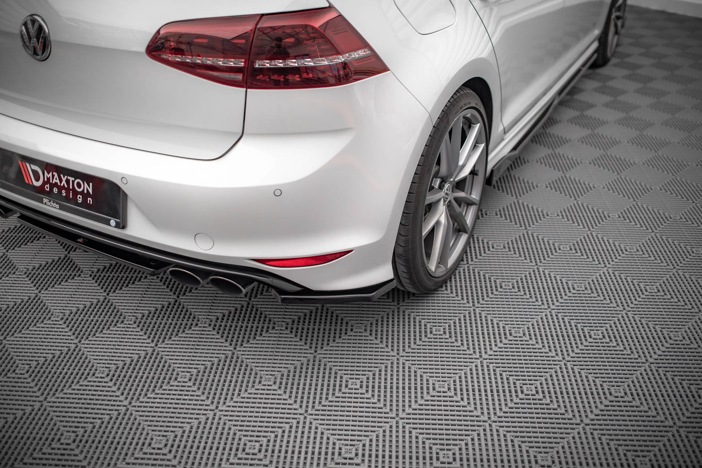 Heck Ansatz Flaps Diffusor V.3 für Volkswagen Golf R Mk7 schwarz Hochglanz