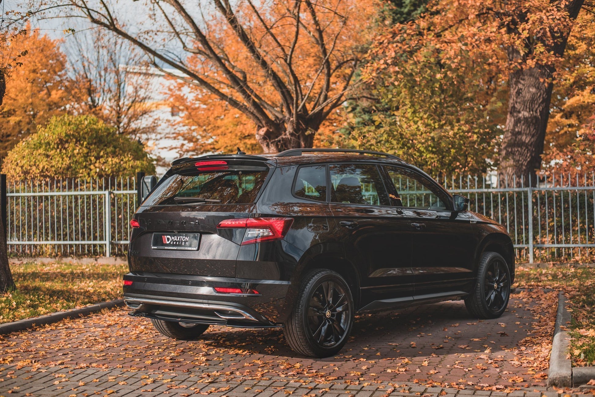 Spoiler CAP für Skoda Karoq Sportline schwarz Hochglanz