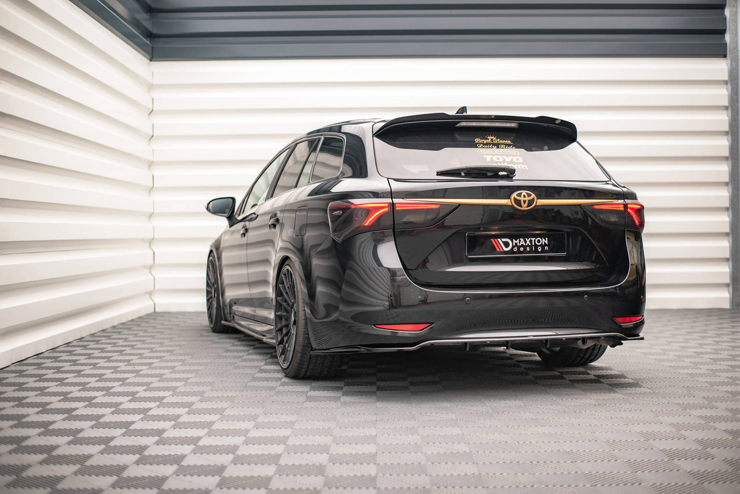 Mittlerer Diffusor Heck Ansatz DTM Look für Toyota Avensis Mk3 Facelift schwarz Hochglanz
