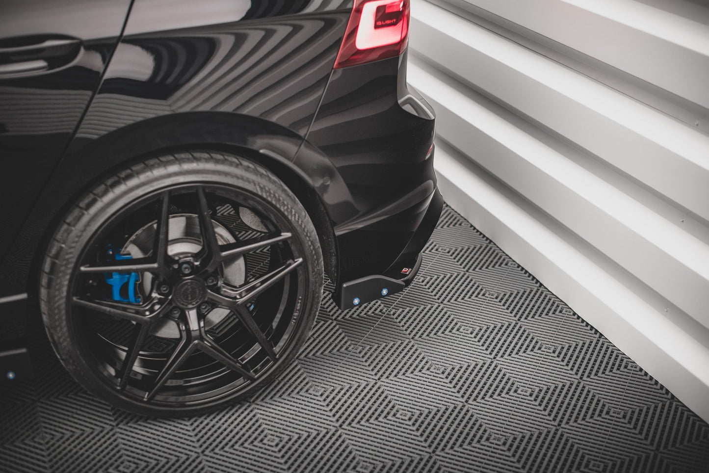 Heck Ansatz Flaps Diffusor +Flaps für V.2 Volkswagen Golf R Mk8
