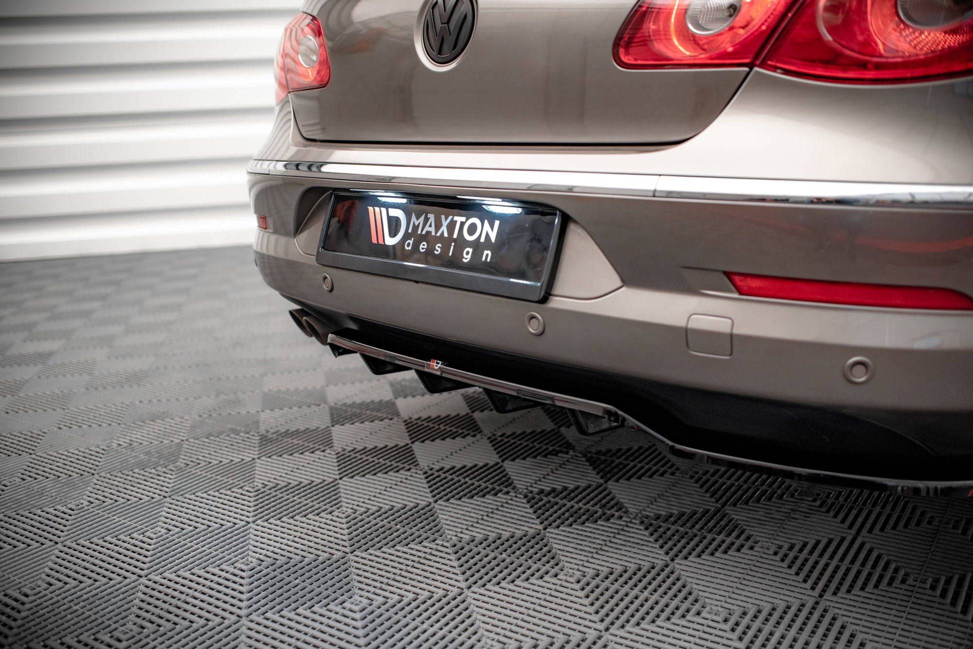 Mittlerer Diffusor Heck Ansatz DTM Look für Volkswagen Passat CC schwarz matt