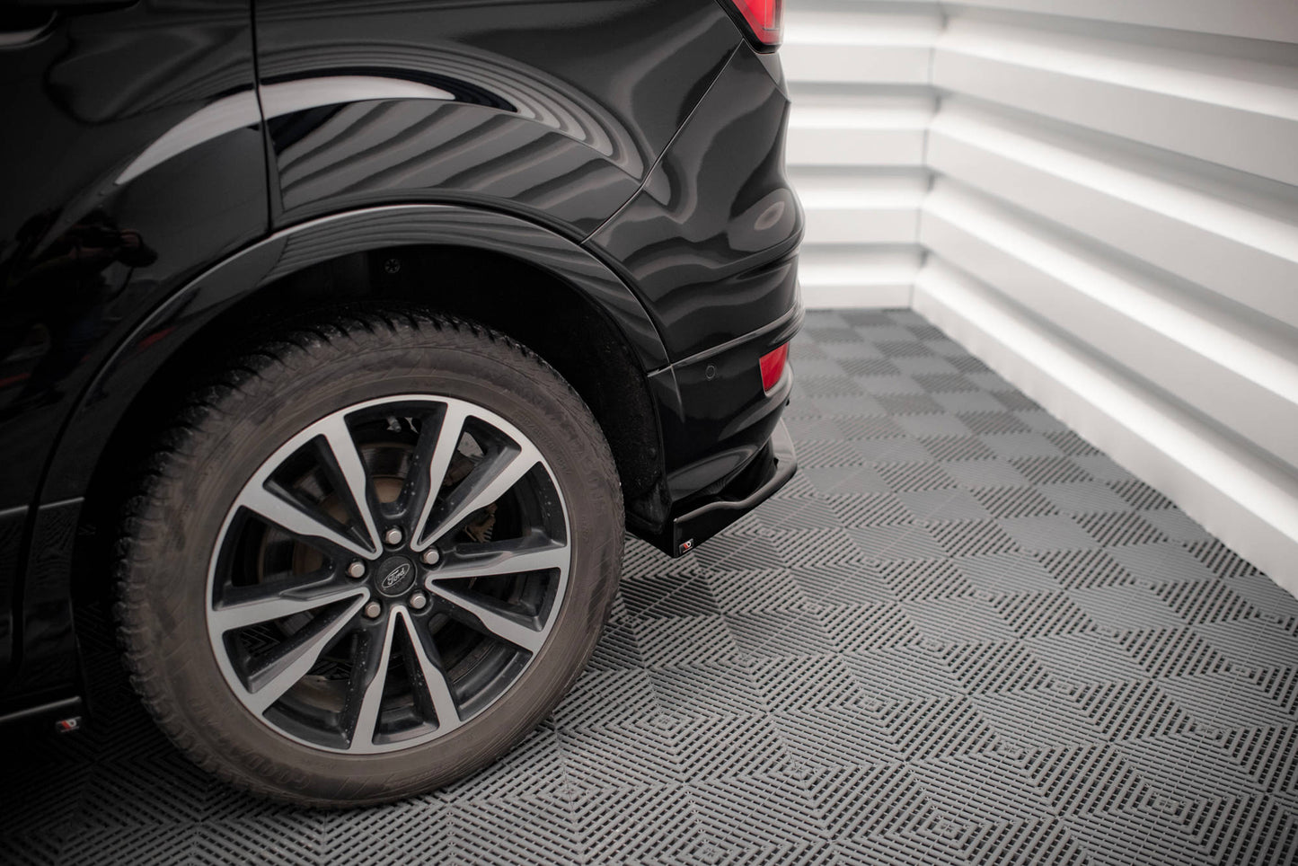 Heck Ansatz Flaps Diffusor für Ford Escape ST-Line Mk3 Carbon Look