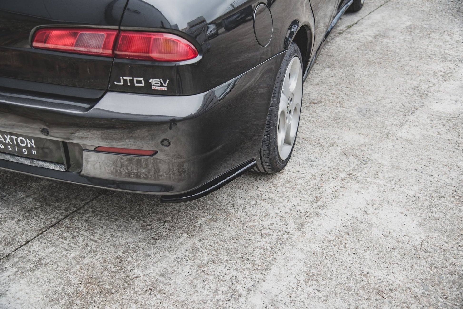 Heck Ansatz Flaps Diffusor für Alfa Romeo 156 SW Facelift Carbon Look