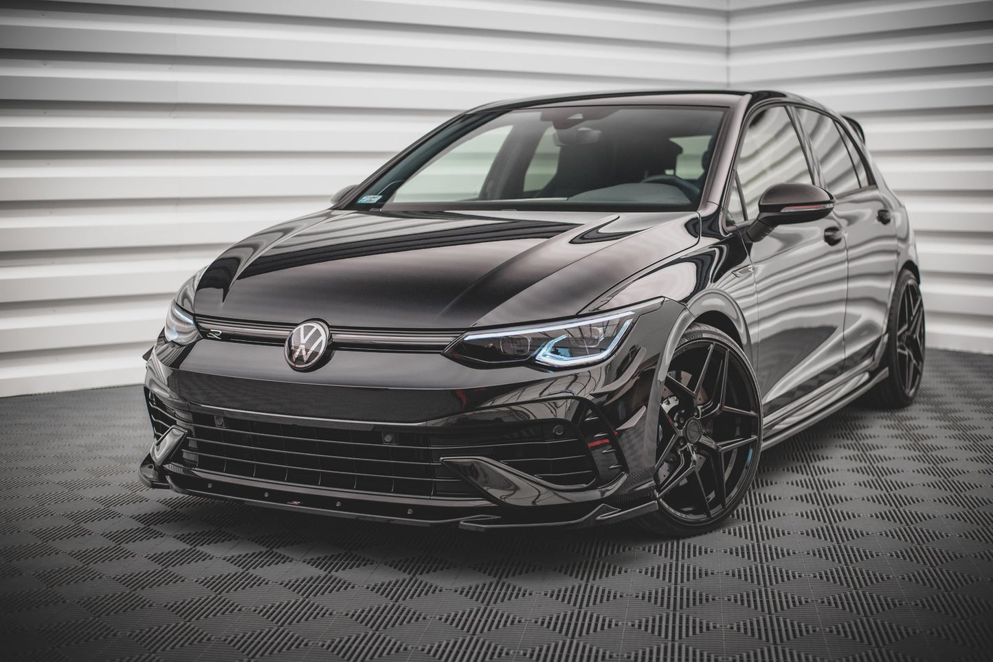 Front Ansatz V.4 für Volkswagen Golf R Mk8 Carbon Look