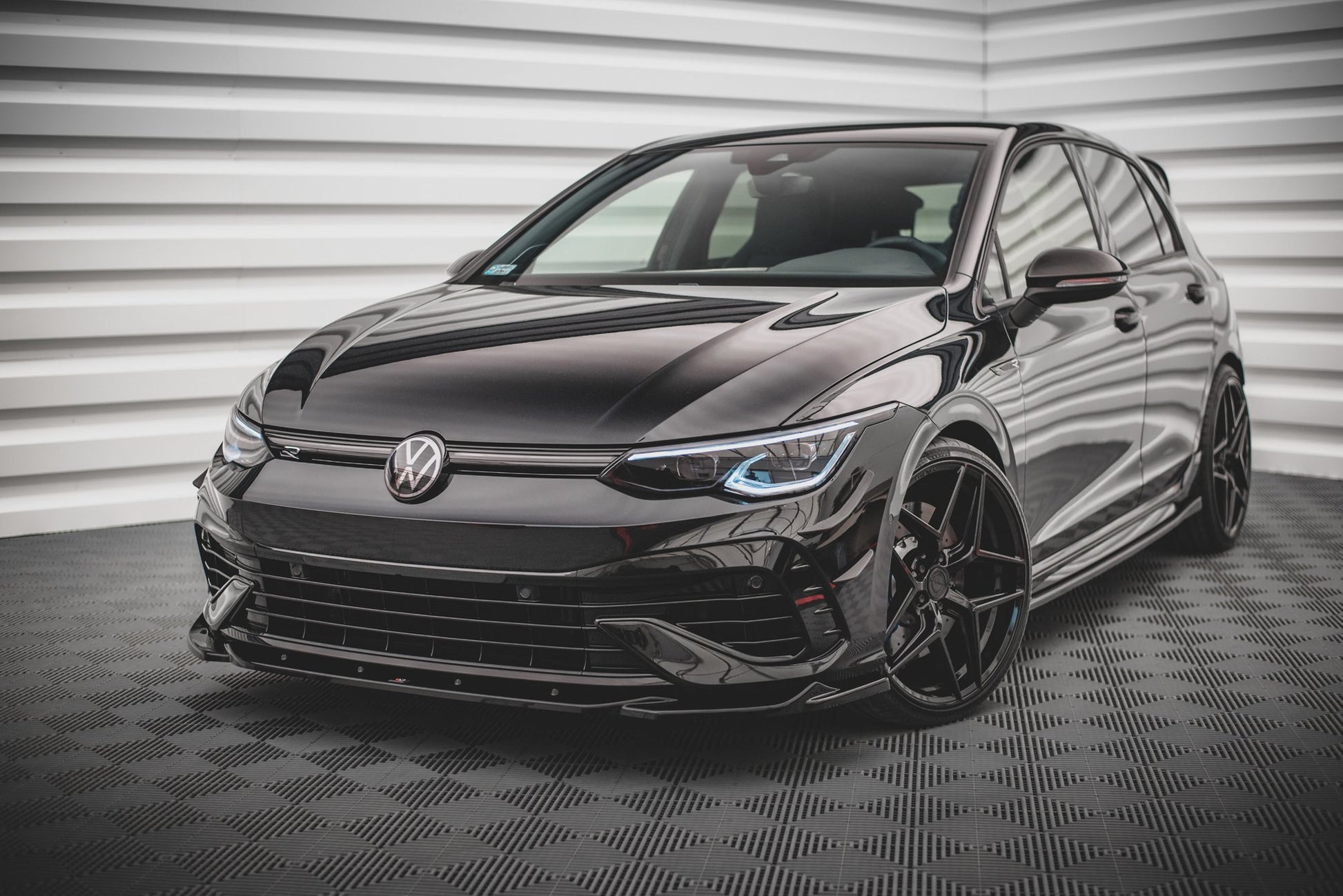Front Ansatz V.4 für Volkswagen Golf R Mk8 Carbon Look