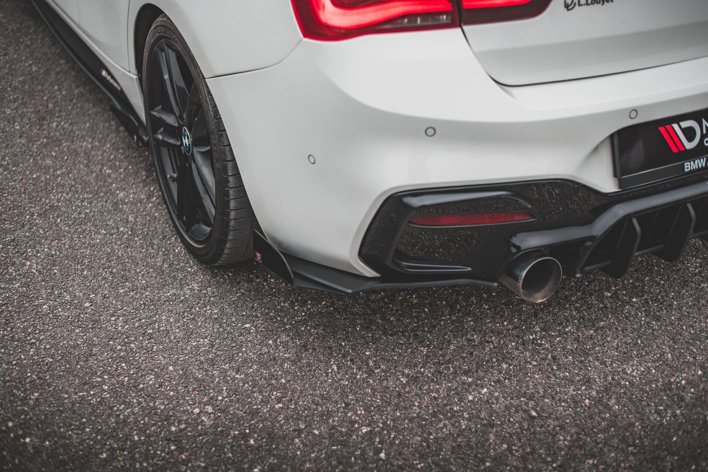 Robuste Racing Heck Ansatz Flaps Diffusor V.3 +Flaps für BMW 1er M140i  schwarz Hochglanz