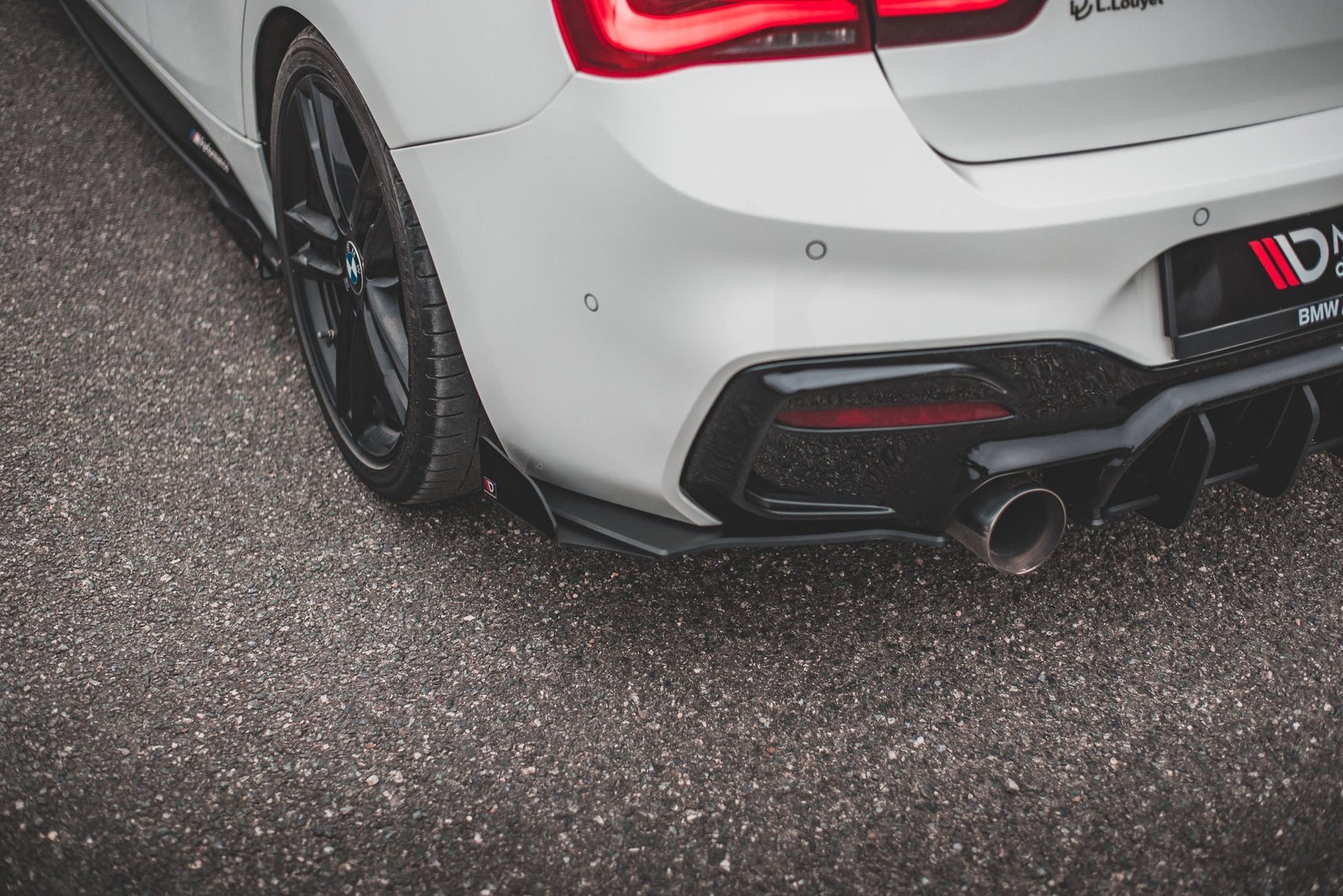 Robuste Racing Heck Ansatz Flaps Diffusor V.3 +Flaps für BMW 1er M140i  schwarz Hochglanz