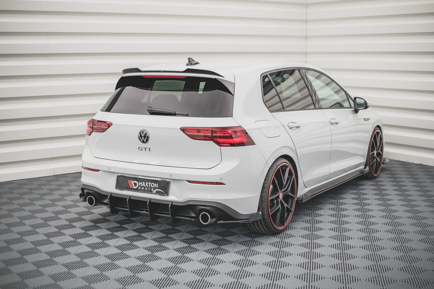 Robuste Racing Heck Ansatz Flaps Diffusor +Flaps für Volkswagen Golf 8 GTI schwarz Hochglanz
