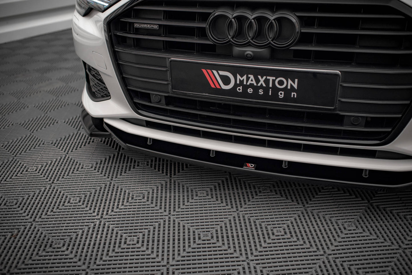 Front Ansatz V.1 für Audi A6 C8 schwarz Hochglanz