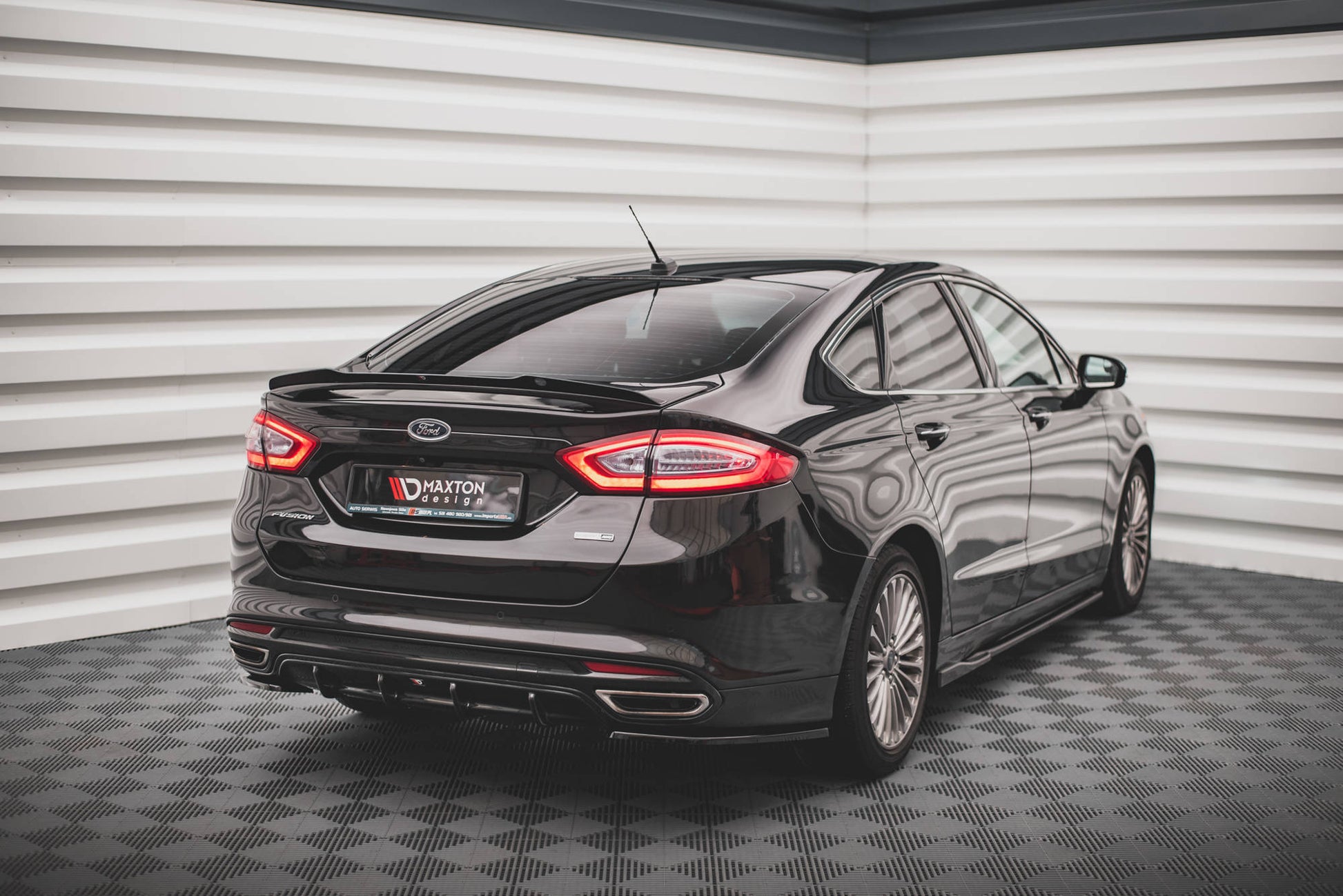 Heck Ansatz Flaps Diffusor für Ford Mondeo Mk5 Carbon Look