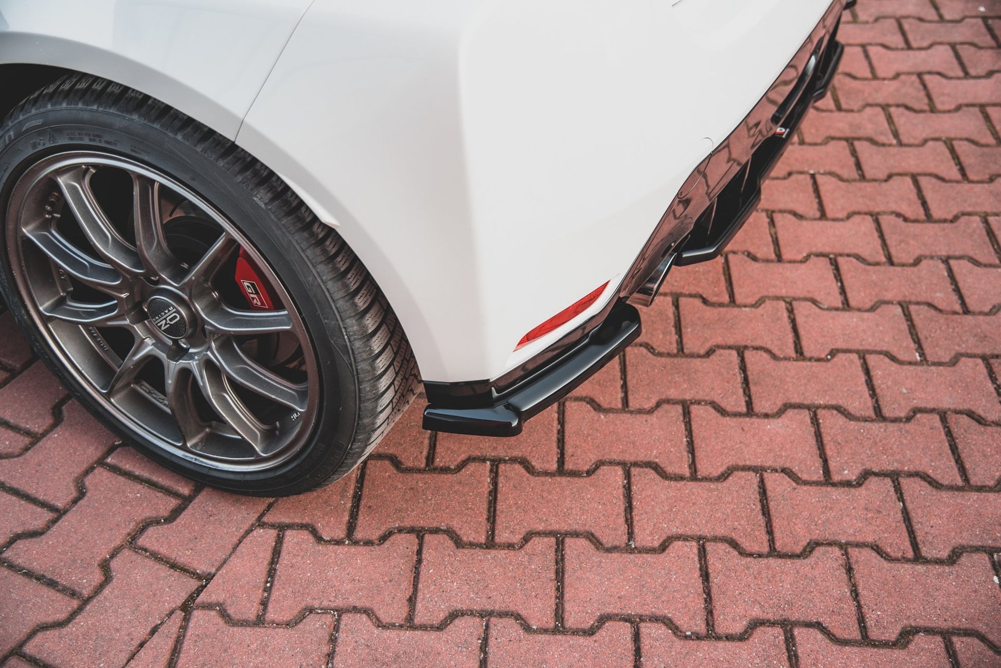 Heck Ansatz Flaps Diffusor V.1 für Toyota GR Yaris Mk4 schwarz matt