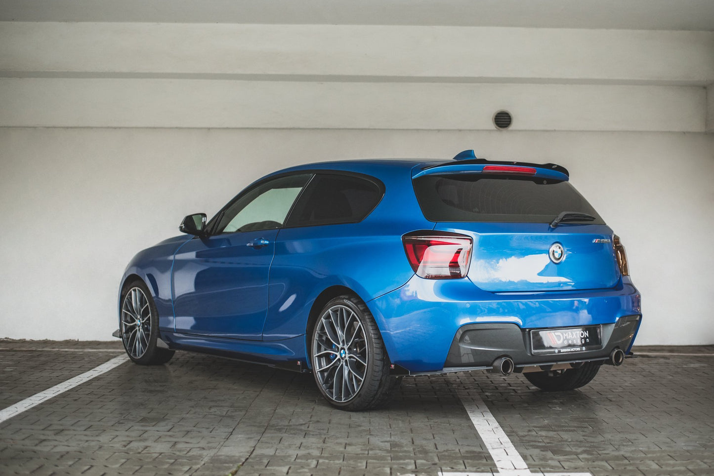 Hintere Seiten Flaps für BMW M135i F20 schwarz Hochglanz