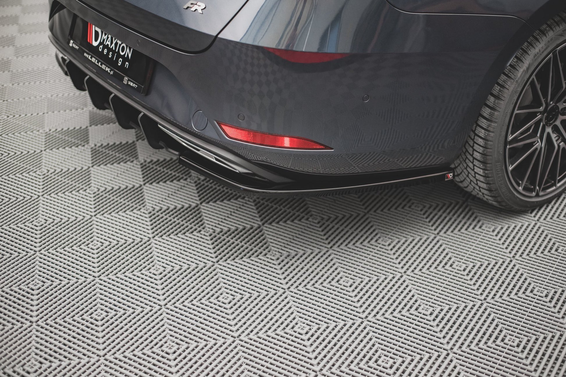 Heck Ansatz Flaps Diffusor für Seat Leon FR ST Mk4 schwarz Hochglanz