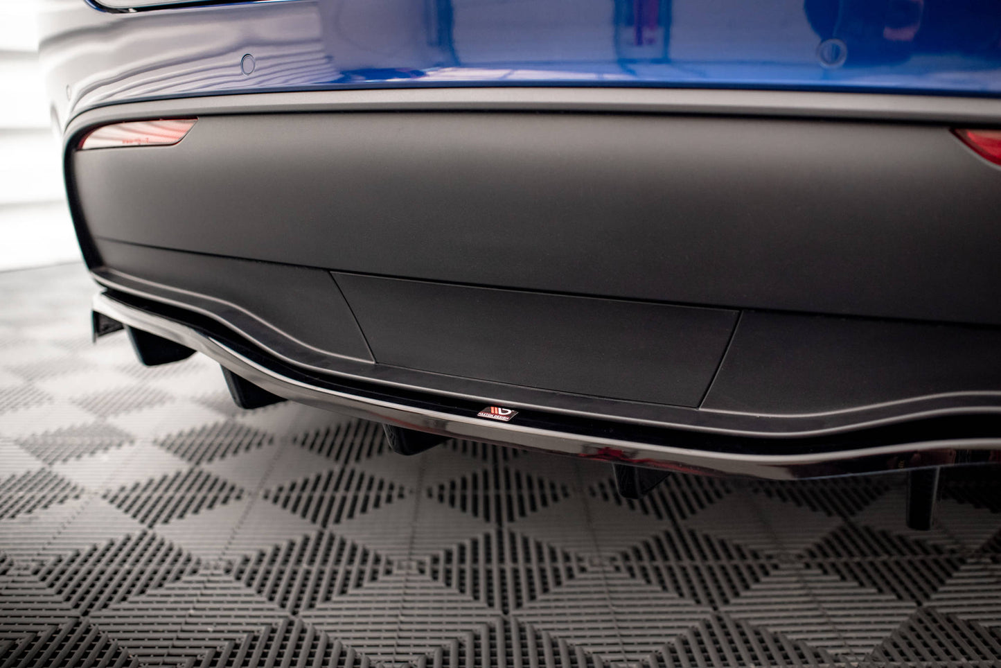 Mittlerer Diffusor Heck Ansatz DTM Look für Tesla Model Y schwarz Hochglanz