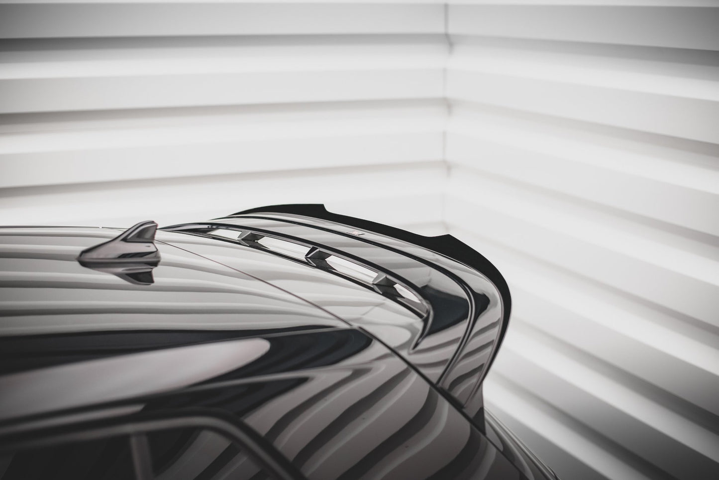 Spoiler CAP V.2 für Volkswagen Golf 8 R-Performance / GTI Clubsport schwarz Hochglanz