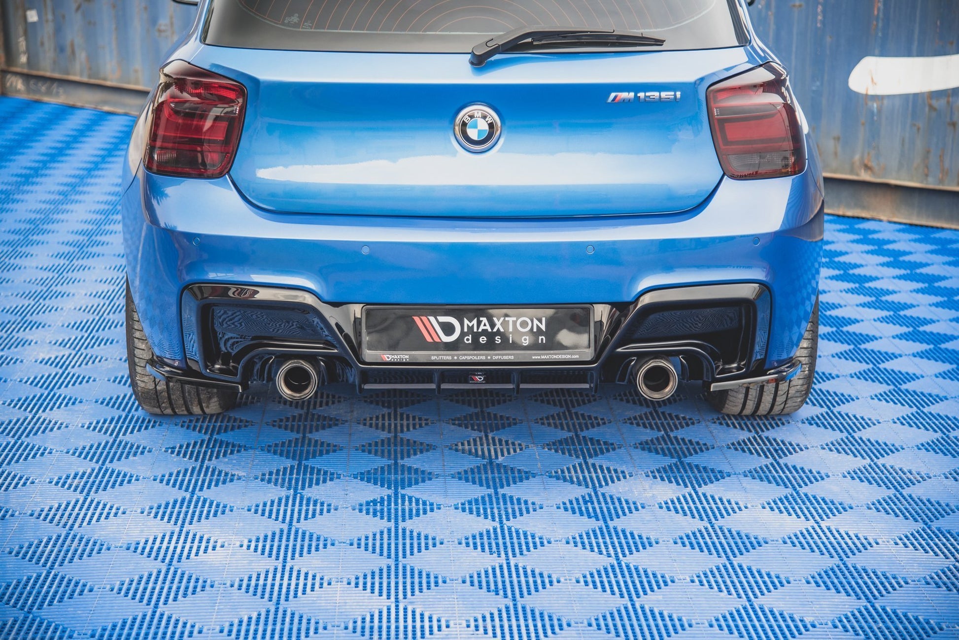 Heck Ansatz Flaps Diffusor V.2 für BMW M135i F20 Carbon Look