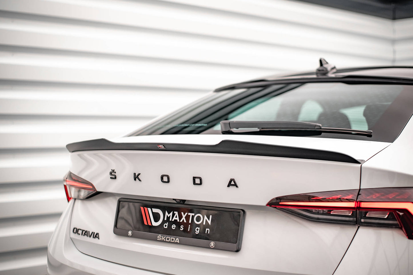 Spoiler CAP für Skoda Octavia Liftback Mk4 schwarz Hochglanz