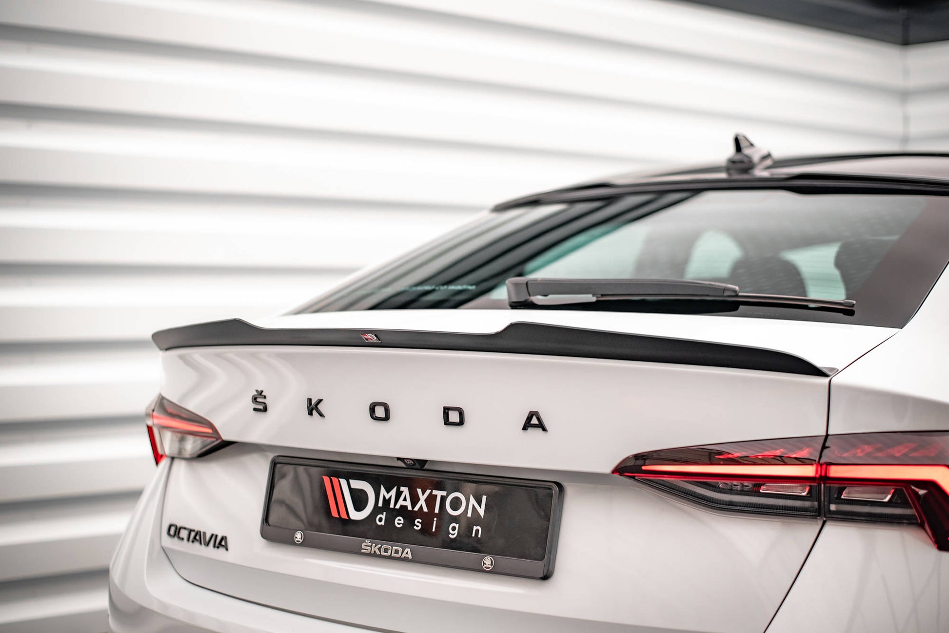 Spoiler CAP für Skoda Octavia Liftback Mk4 schwarz Hochglanz