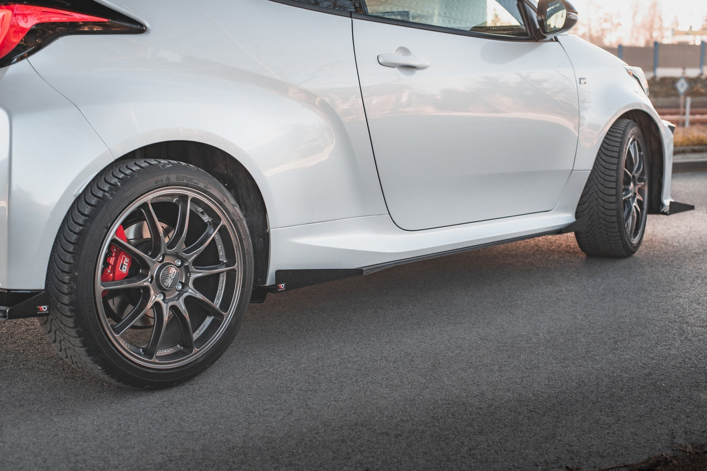Side Flaps Toyota GR Yaris Mk4 schwarz Hochglanz