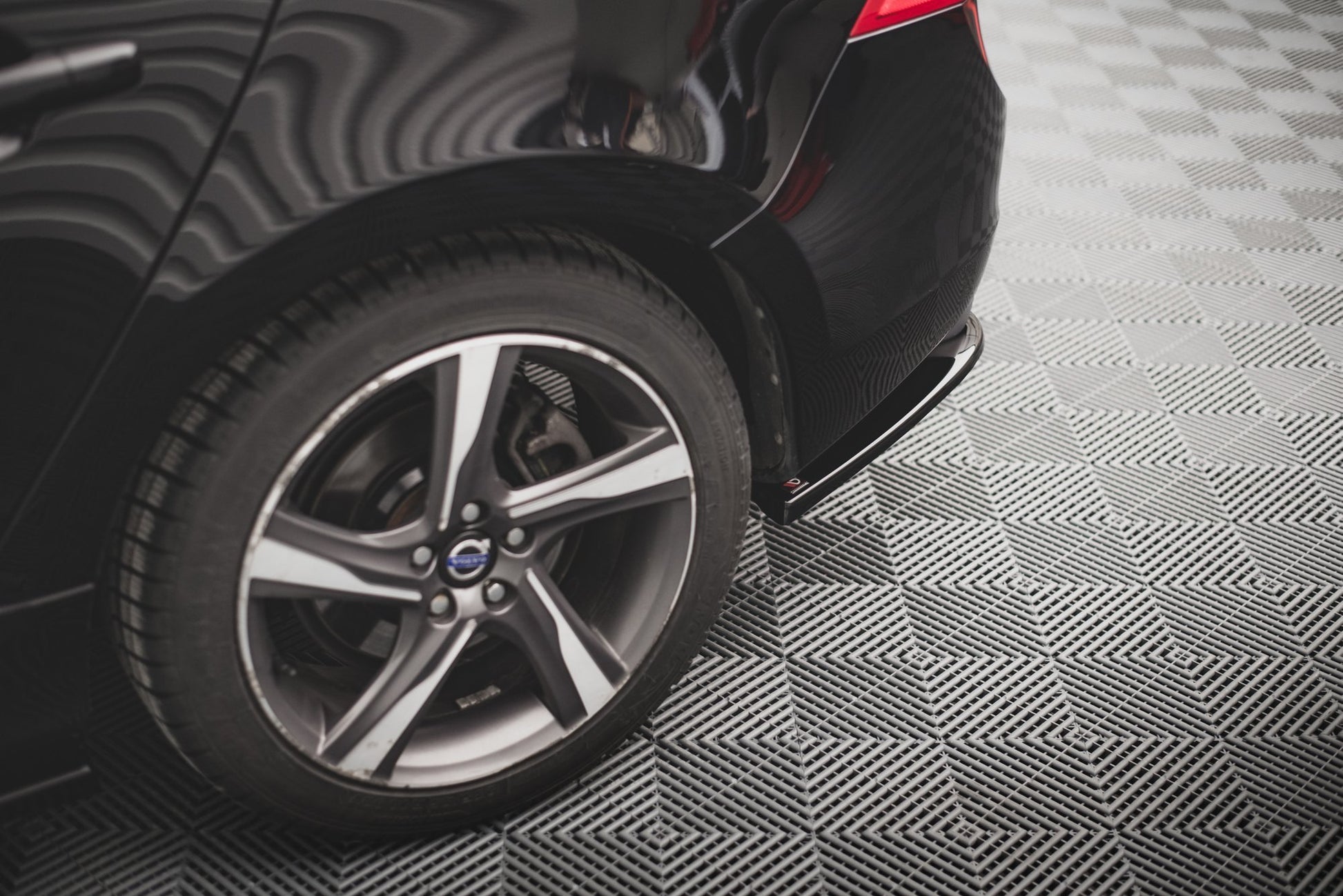 Heck Ansatz Flaps Diffusor für Volvo S60 R-Design Mk2 Carbon Look